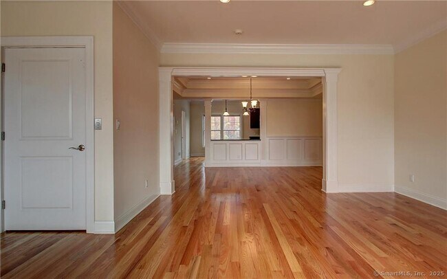 Building Photo - 467 New Haven Ave