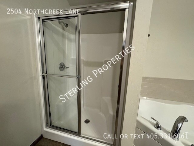 Building Photo - 2504 Northcreek Ln