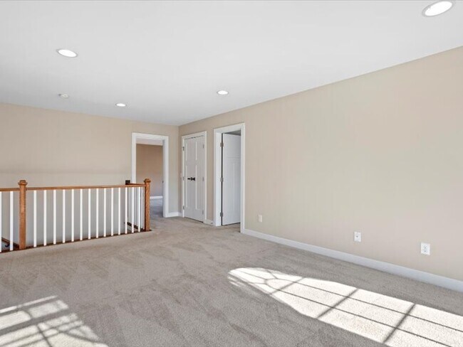 Building Photo - 120 Thames Valley Dr
