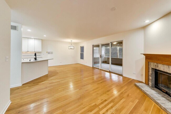 Building Photo - 325 N Water St