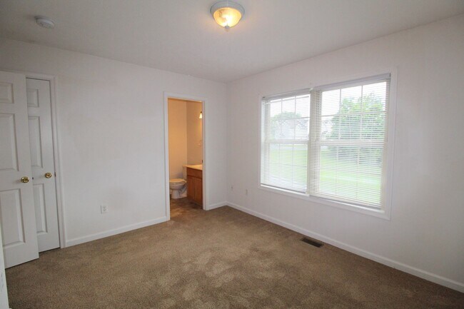 Building Photo - 189 Griffin Ln