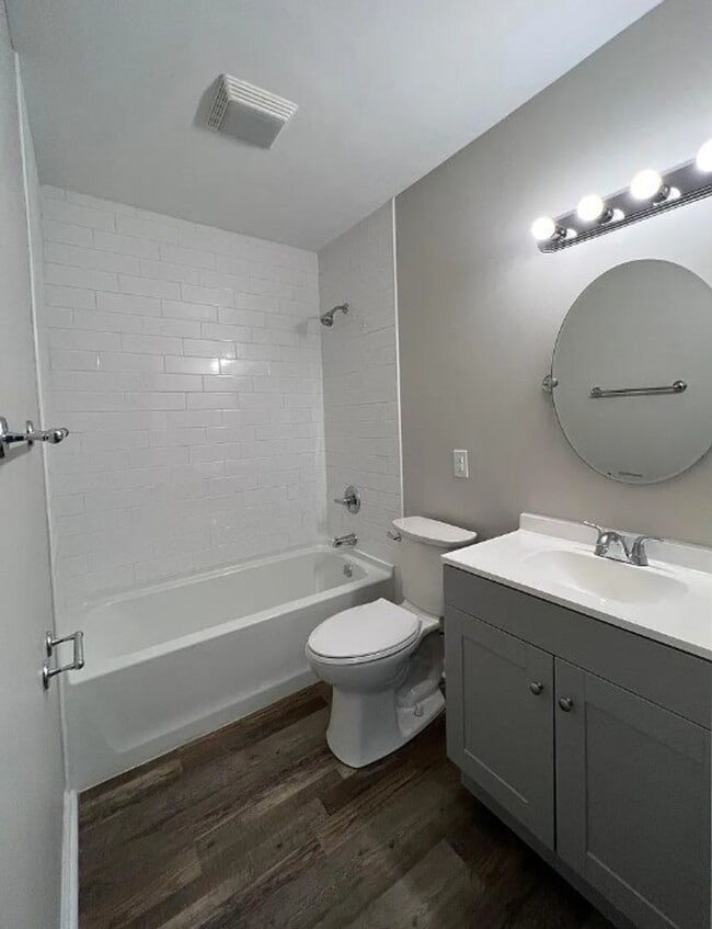 Building Photo - Newly Renovated 2BR/1BA Duplex in Springfi...