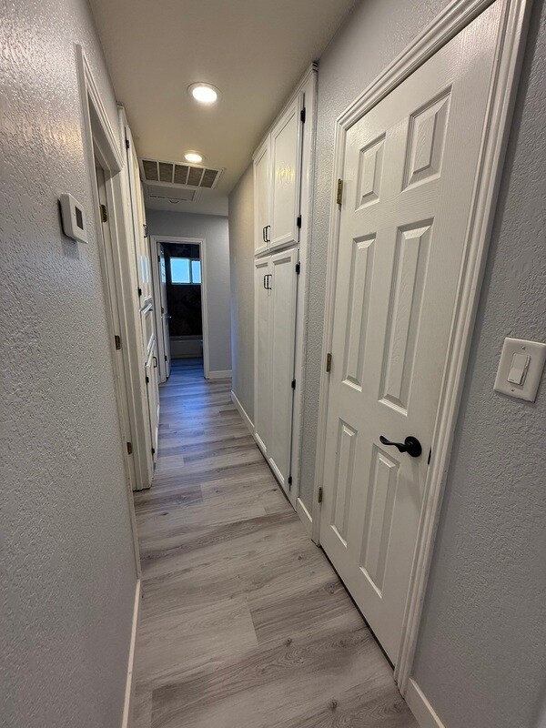 Building Photo - 2208 Glen Heather Way