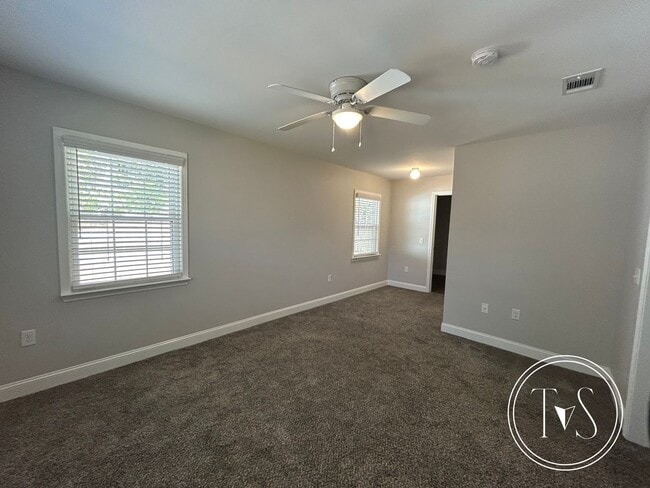 Building Photo - 515 Fraser Dr