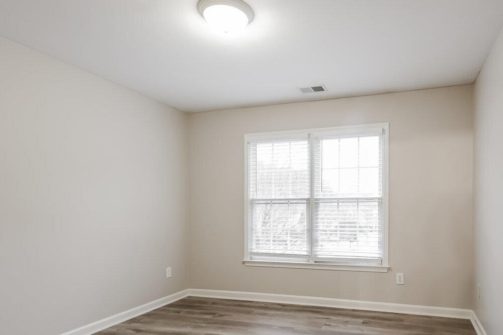 Building Photo - 990 Amberton Ln