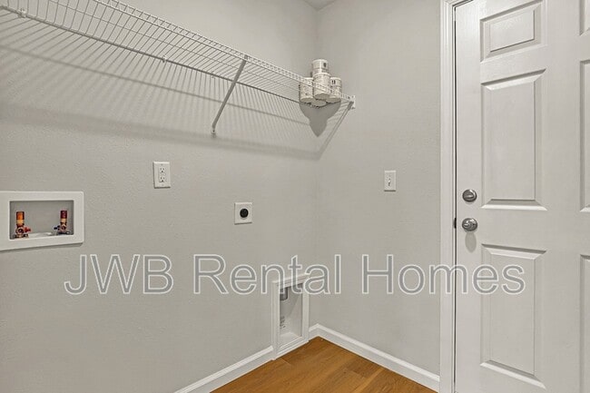 Building Photo - 9137 12th Ave