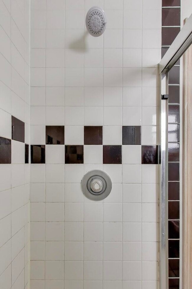 Building Photo - 1423 W Cortez St