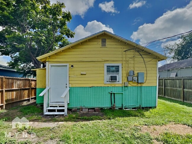 Building Photo - 2519 Goliad St