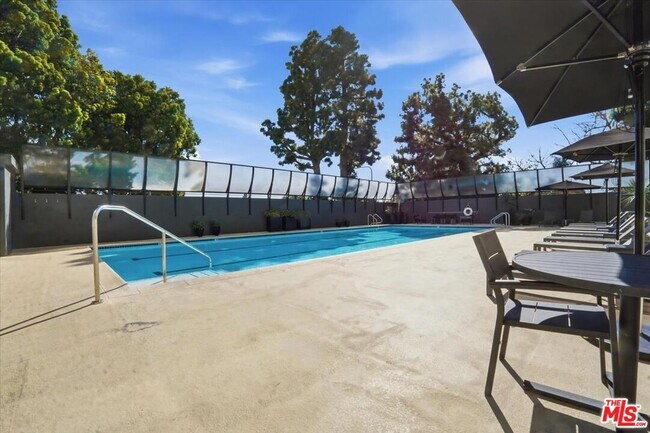 Building Photo - 2222 Ave of the Stars