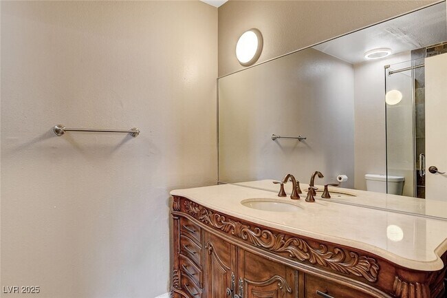 Building Photo - 1544 Hialeah Dr