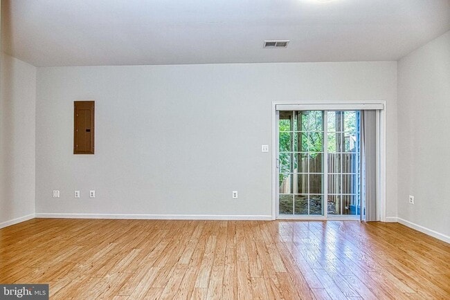 Building Photo - 208 Croft Square