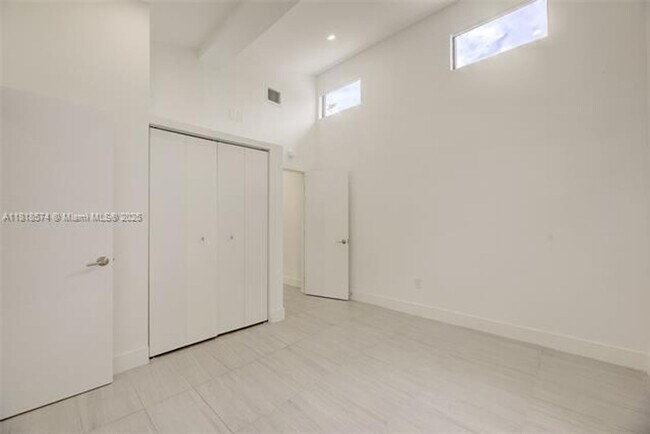 Building Photo - 5895 SW 50th Terrace