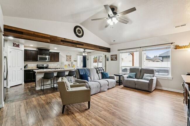 Building Photo - Spacious 4 Bed + Bonus | 3 Bath | 2,760 Sq Ft | Star, Idaho