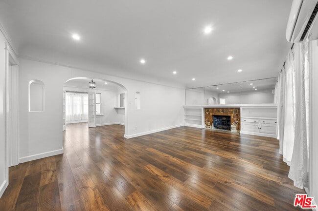 Building Photo - 369 S Virgil Ave