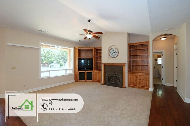 Building Photo - 4750 Pheasant Dr