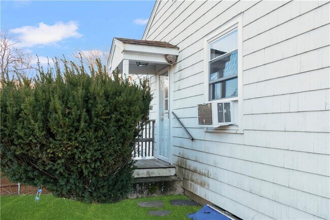 Building Photo - 181 Cowesett Ave