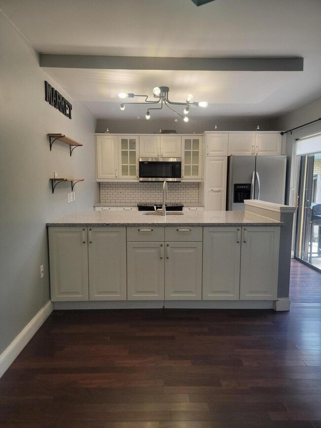 Building Photo - 727 7th Way