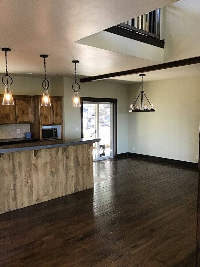 Building Photo - Gorgeous 4 Bedroom Home on Awbrey Butte!