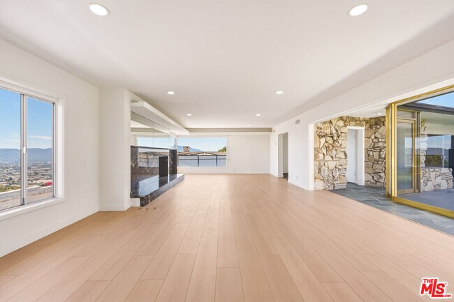 Building Photo - 1682 Larco Way
