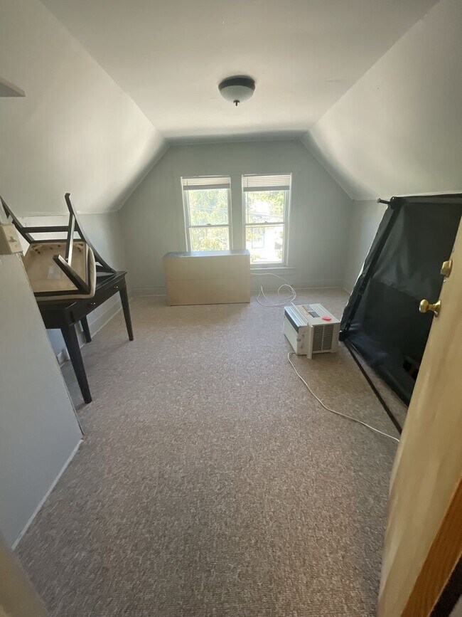 Building Photo - 952 Greenwood Ave