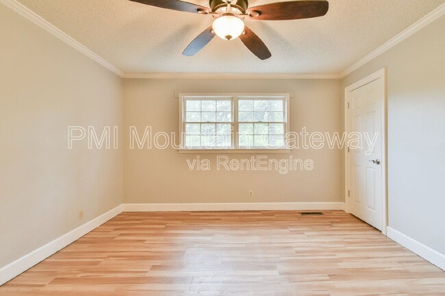 Building Photo - 42-56 Greenwood Cir