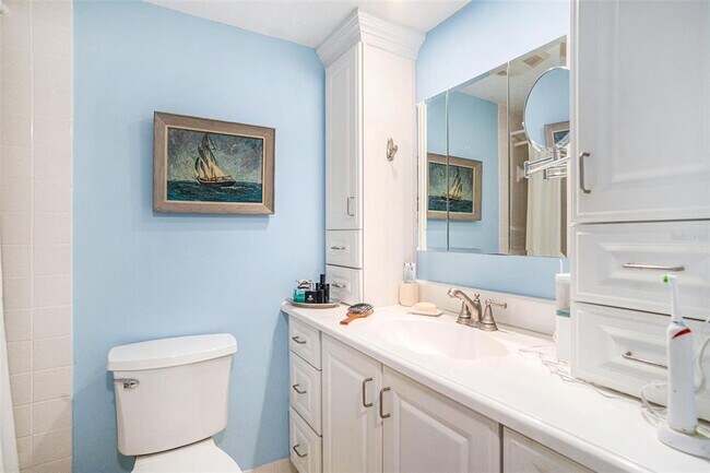 Building Photo - 2800 Cove Cay Dr
