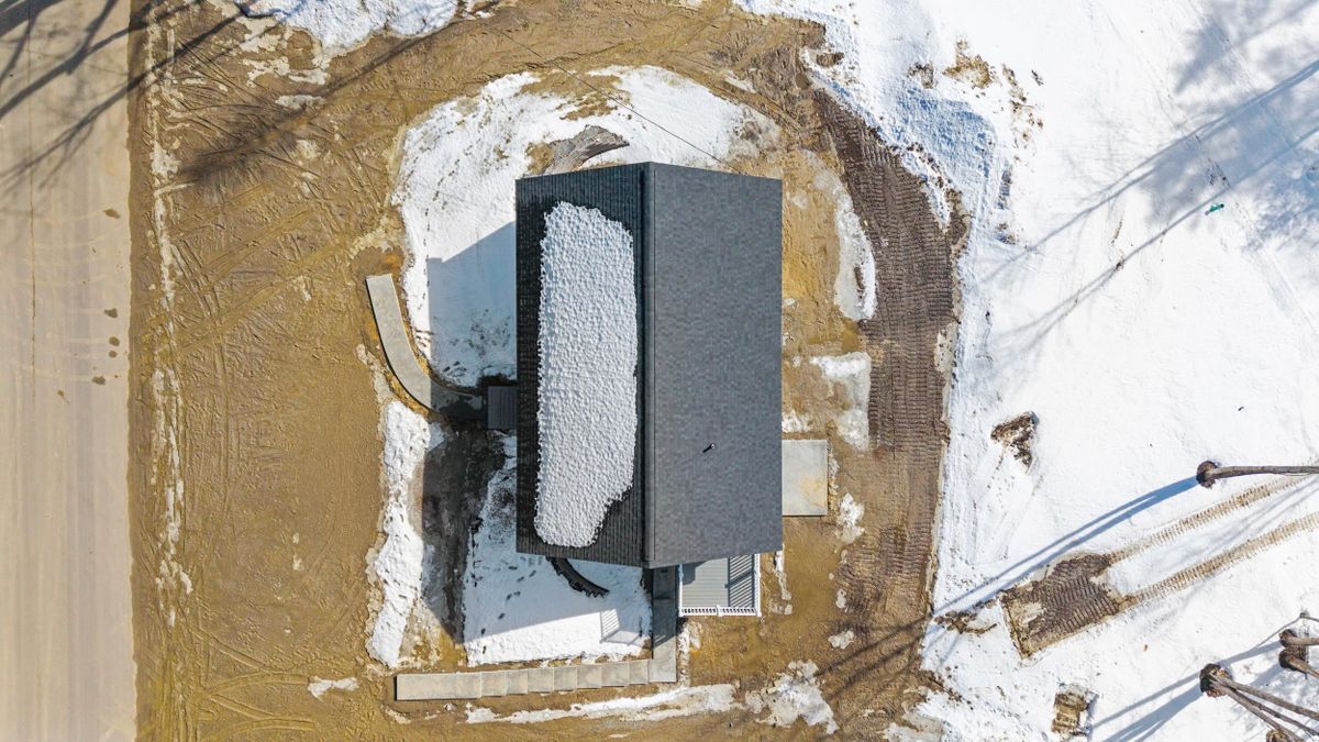 Building Photo - 142 S Main, B