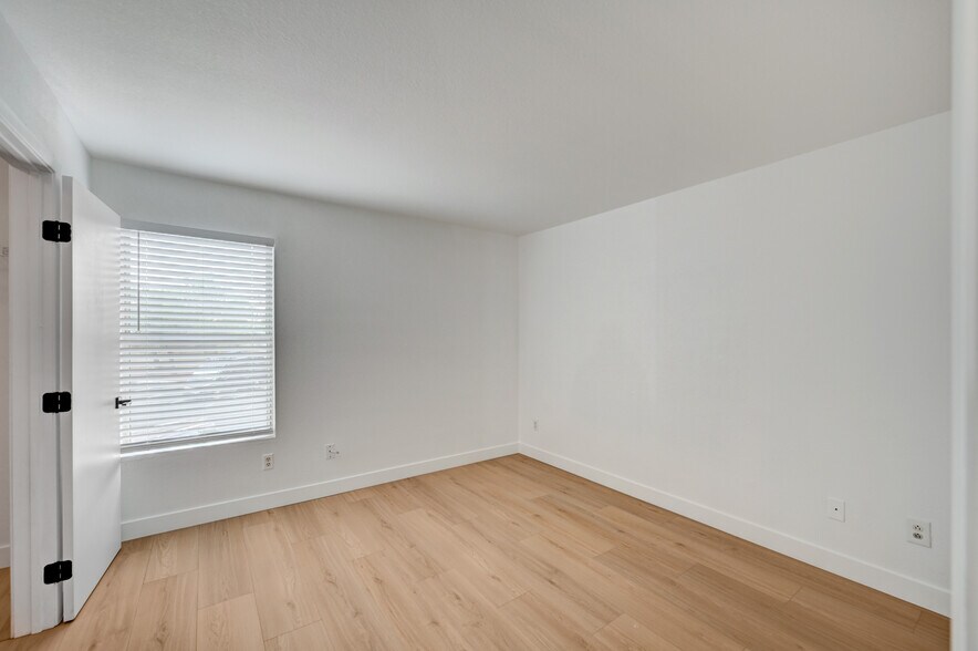 Building Photo - 2300 E Silverado Ranch Blvd