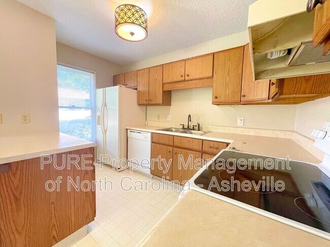 Building Photo - 11 Elderberry Ln