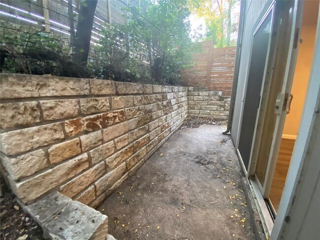 Building Photo - 1202 Newning Ave