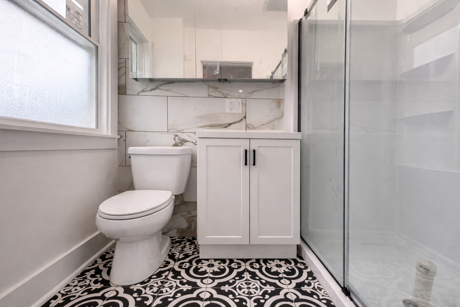 Building Photo - 5842 Hobart St