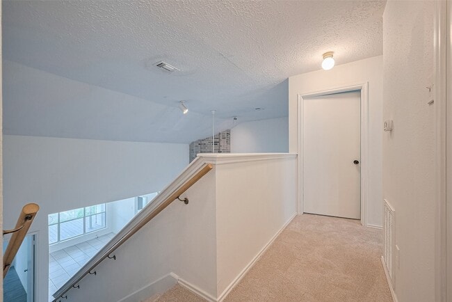 Building Photo - 2107 Creekshire Dr