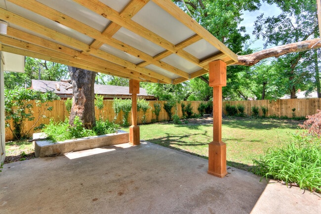 Building Photo - Remodeled Retreat w/ Covered Patio, Front ...
