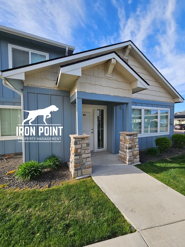 Building Photo - JE911