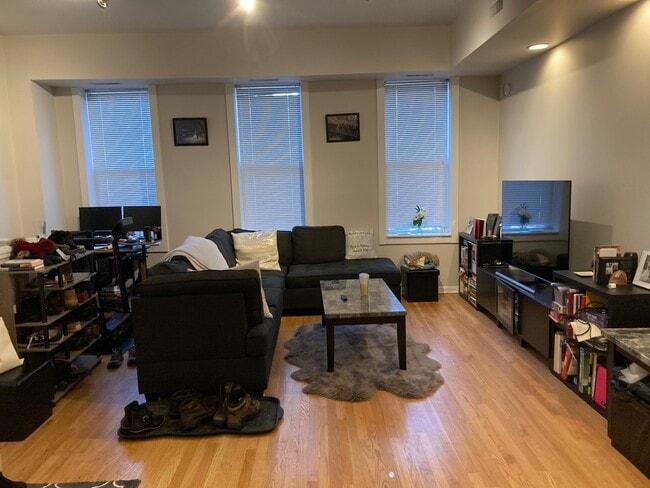 Building Photo - 1735 W Crystal St