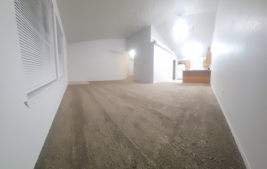Living room - 803 N 20th Ave