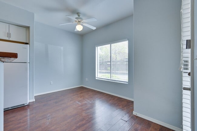 Building Photo - NW!! Gated!!! Clubhouse!!!Community Pool!!! 1st Floor Condo!!! Wood like floors!! No Carpet!!