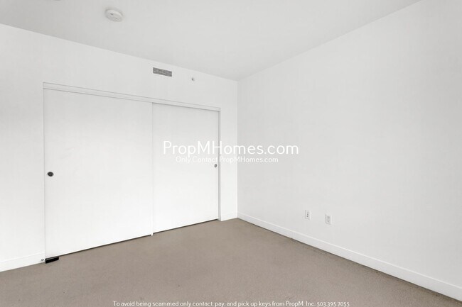 Building Photo - Modern 2-Bedroom, 2-Bath Condo with Stunni...