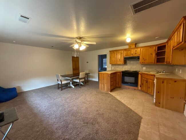 Building Photo - Gorgeous 2 Bedroom, 2 1/2 Bath Home  with BONUS room in Sunrise Beach, TX.