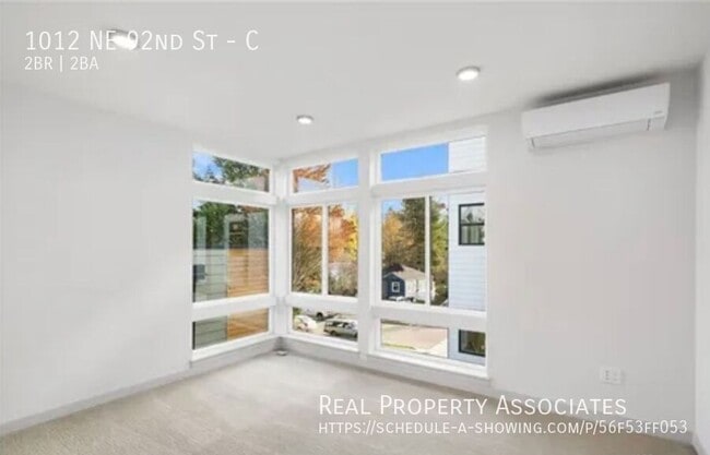Building Photo - 1012 NE 92nd St