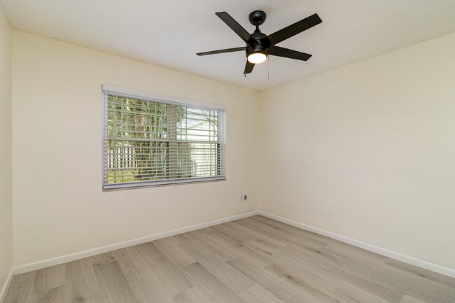 Building Photo - 446 Timberlake Dr