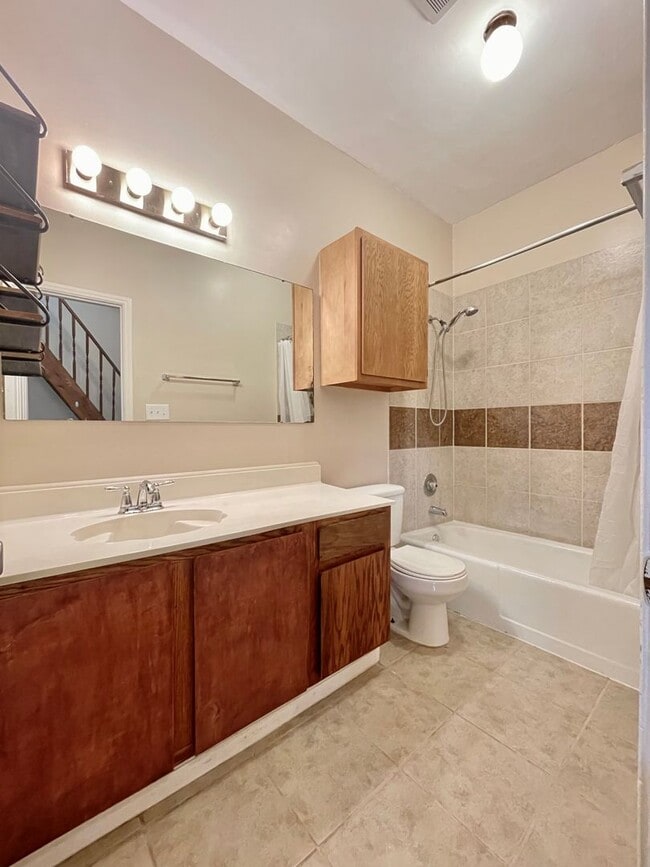 Building Photo - Centrally Located Condo - 2 Bedroom and 2 ...