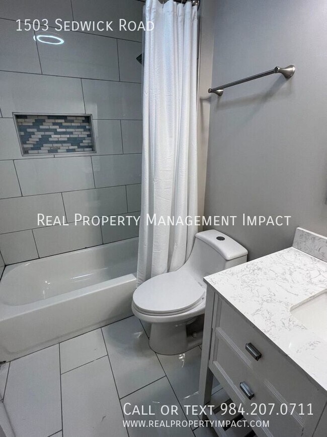 Building Photo - Vintage, 3-4 Bedroom 3 Bath Parkland Ranch...