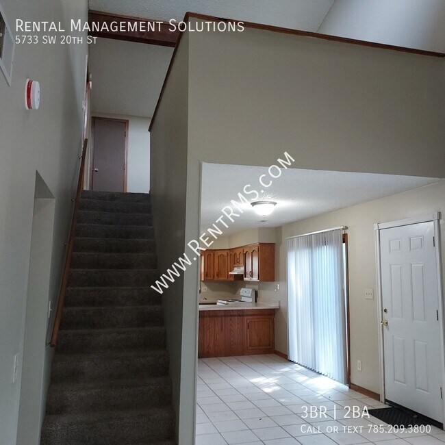 Building Photo - 5733 SW 20th St