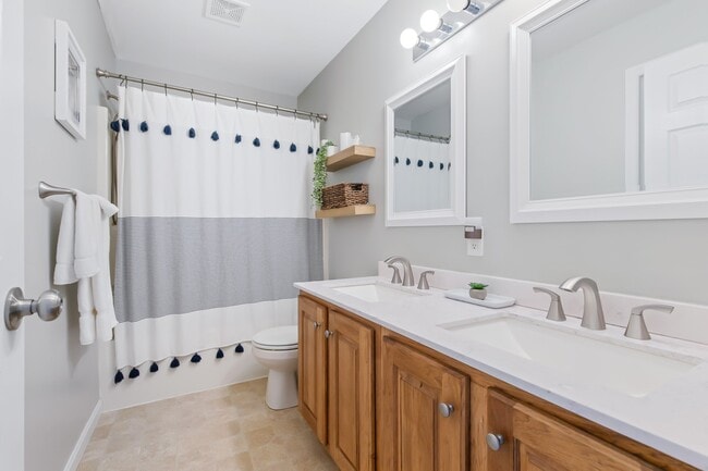Building Photo - 622 Royal View Dr