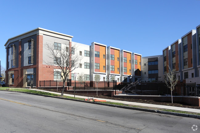 Building Photo - Upper Falls Square