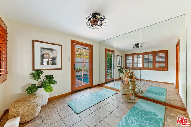 Building Photo - 31819 Cottontail Ln