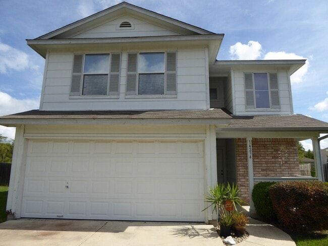 Primary Photo - Less than 10 miles to Randolph AFB!