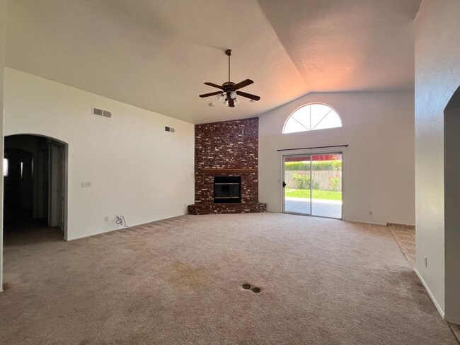 Building Photo - For Rent – Spacious 3 Bed / 2 Bath | 2,660 Sq Ft | West Madera