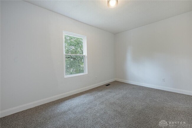 Building Photo - 321 Deeds Ave